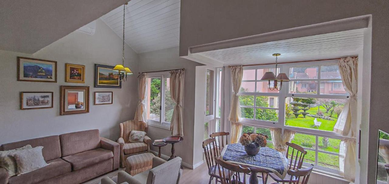 Duplex Floresta Negra - Sua Base Perfeita Em Gramado! Otima Localizacao Lagonegro 500M - 02 Quartos E 02 Banheiros Para Familia Em Condominio Fechad0, Cozinha Completa Com Garagem E Portaria 24H المظهر الخارجي الصورة