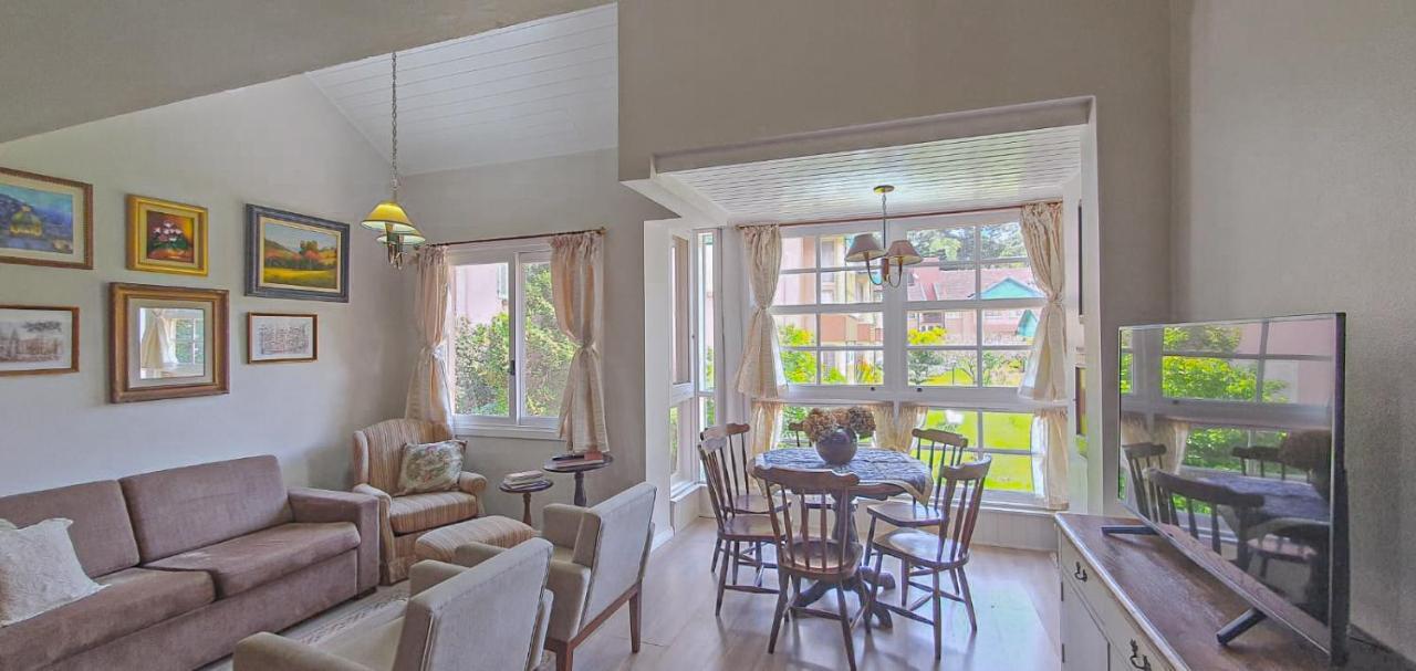 Duplex Floresta Negra - Sua Base Perfeita Em Gramado! Otima Localizacao Lagonegro 500M - 02 Quartos E 02 Banheiros Para Familia Em Condominio Fechad0, Cozinha Completa Com Garagem E Portaria 24H المظهر الخارجي الصورة
