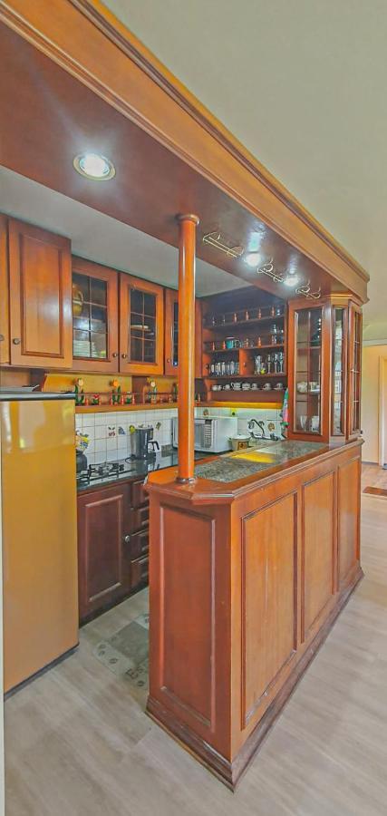 Duplex Floresta Negra - Sua Base Perfeita Em Gramado! Otima Localizacao Lagonegro 500M - 02 Quartos E 02 Banheiros Para Familia Em Condominio Fechad0, Cozinha Completa Com Garagem E Portaria 24H المظهر الخارجي الصورة