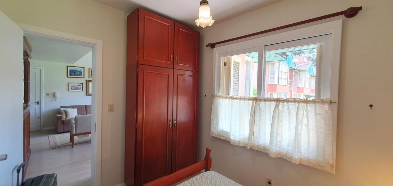 Duplex Floresta Negra - Sua Base Perfeita Em Gramado! Otima Localizacao Lagonegro 500M - 02 Quartos E 02 Banheiros Para Familia Em Condominio Fechad0, Cozinha Completa Com Garagem E Portaria 24H المظهر الخارجي الصورة