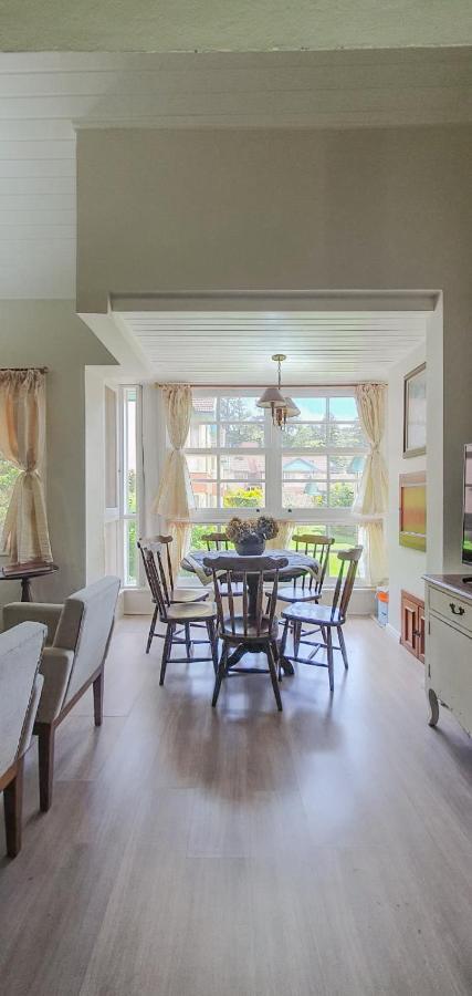 Duplex Floresta Negra - Sua Base Perfeita Em Gramado! Otima Localizacao Lagonegro 500M - 02 Quartos E 02 Banheiros Para Familia Em Condominio Fechad0, Cozinha Completa Com Garagem E Portaria 24H المظهر الخارجي الصورة