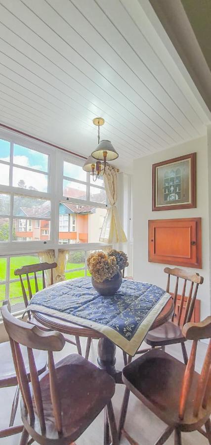 Duplex Floresta Negra - Sua Base Perfeita Em Gramado! Otima Localizacao Lagonegro 500M - 02 Quartos E 02 Banheiros Para Familia Em Condominio Fechad0, Cozinha Completa Com Garagem E Portaria 24H المظهر الخارجي الصورة